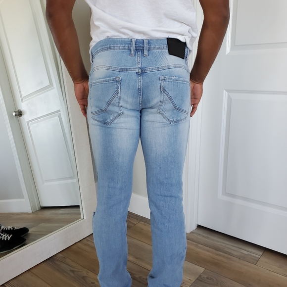 Distressed skinny jeans - Picture 3 of 8